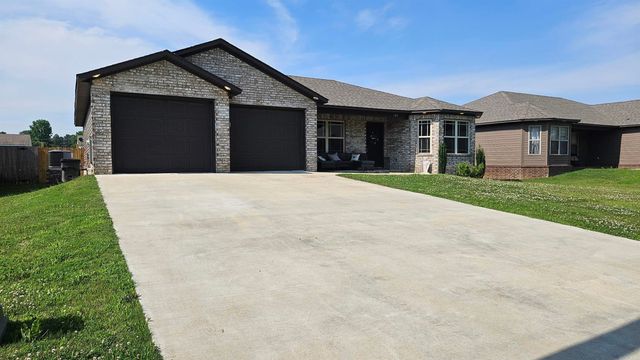 403 Elizabeth Dr, Paragould, AR 72450