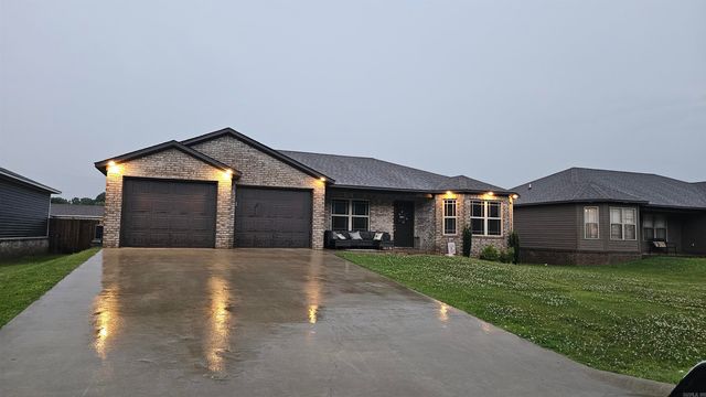 403 Elizabeth Dr, Paragould, AR 72450