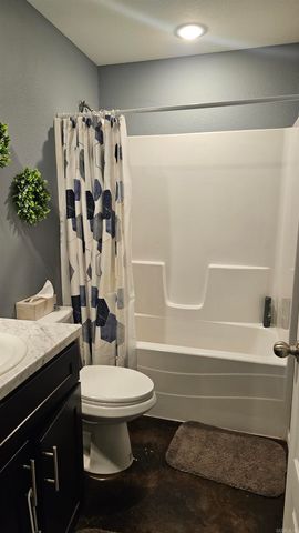 403 Elizabeth Dr, Paragould, AR 72450