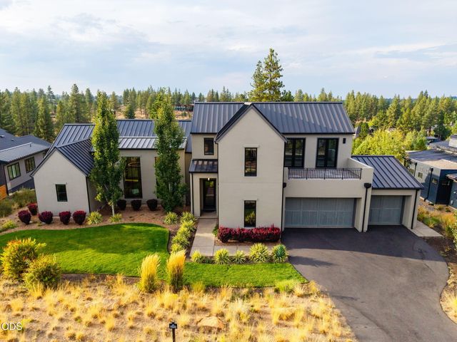 61901 Hosmer Lake Drive, Bend, OR 97702