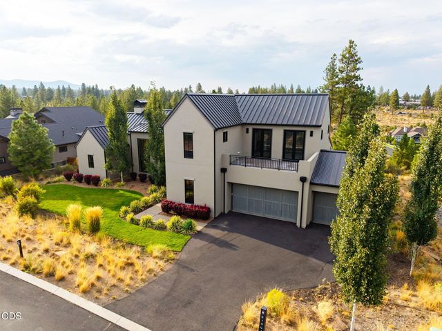 61901 Hosmer Lake Drive, Bend, OR 97702