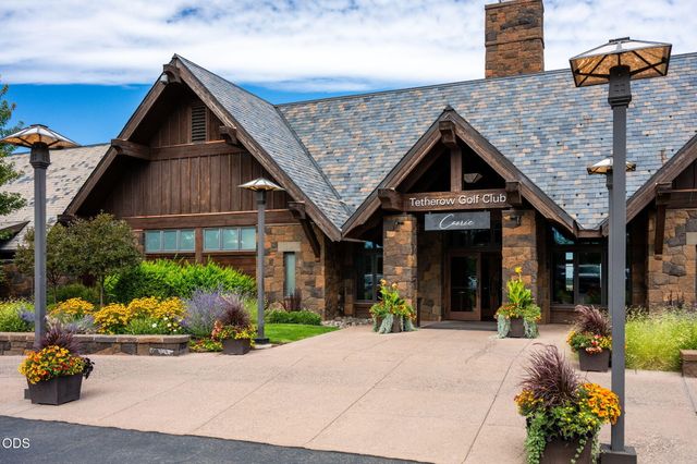 61901 Hosmer Lake Drive, Bend, OR 97702