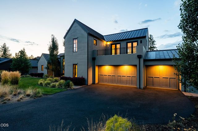 61901 Hosmer Lake Drive, Bend, OR 97702