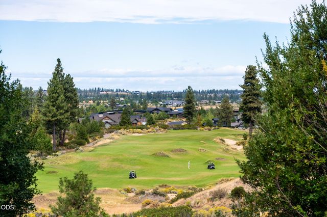 61901 Hosmer Lake Drive, Bend, OR 97702