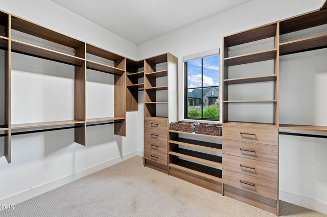 61901 Hosmer Lake Drive, Bend, OR 97702
