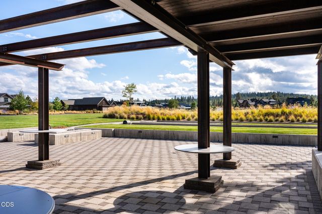 61901 Hosmer Lake Drive, Bend, OR 97702