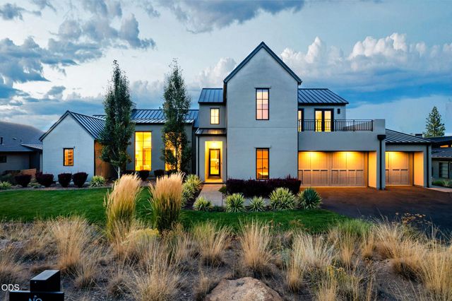 61901 Hosmer Lake Drive, Bend, OR 97702