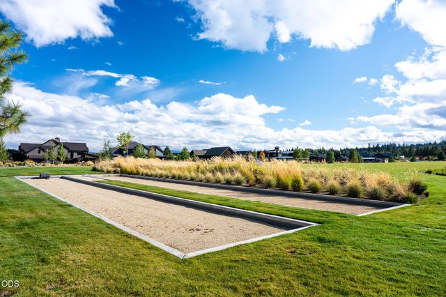 61901 Hosmer Lake Drive, Bend, OR 97702
