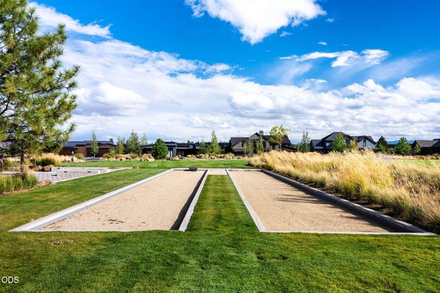 61901 Hosmer Lake Drive, Bend, OR 97702
