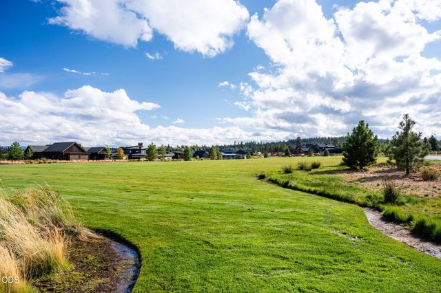 61901 Hosmer Lake Drive, Bend, OR 97702