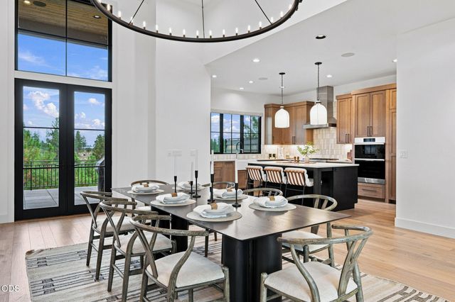 61901 Hosmer Lake Drive, Bend, OR 97702
