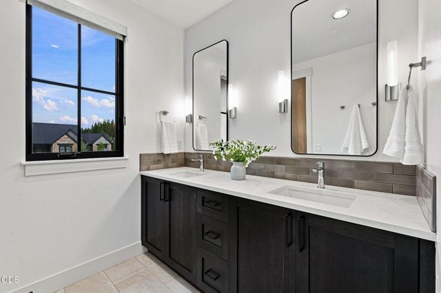 61901 Hosmer Lake Drive, Bend, OR 97702