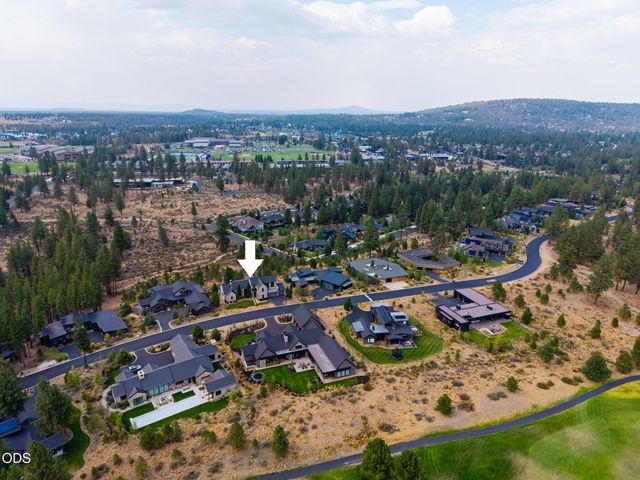 61901 Hosmer Lake Drive, Bend, OR 97702