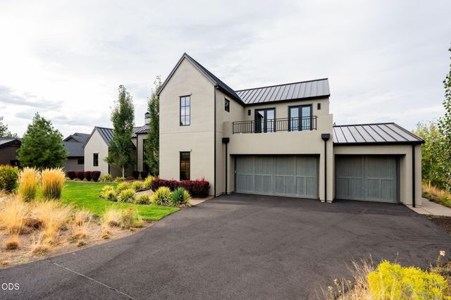 61901 Hosmer Lake Drive, Bend, OR 97702