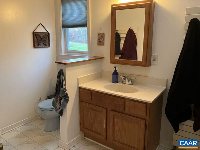 877 HOLLAND CREEK RD, Louisa, VA 23093