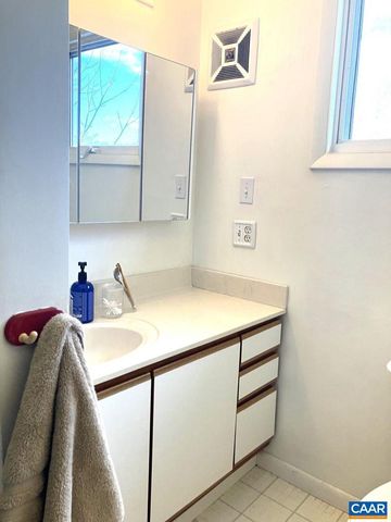 877 HOLLAND CREEK RD, Louisa, VA 23093