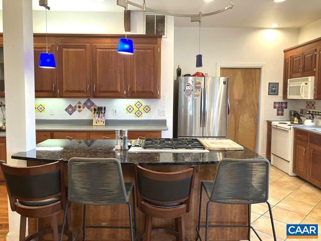 877 HOLLAND CREEK RD, Louisa, VA 23093