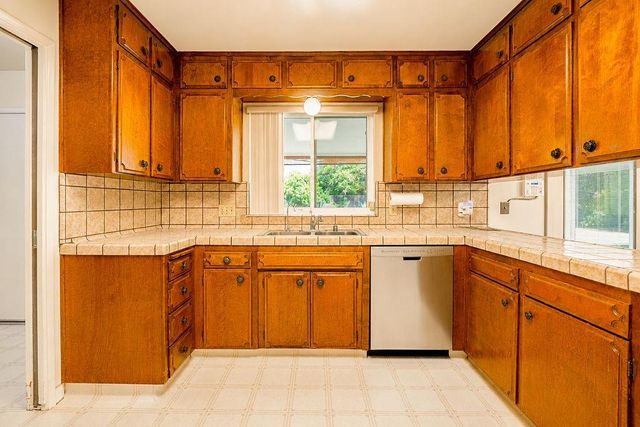 6308 N Lead Avenue, Fresno, CA 93711