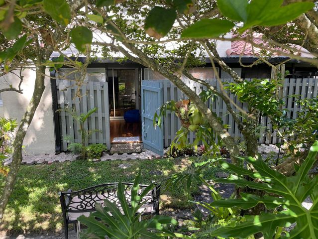 1592 Springside Drive, Weston, FL 33326