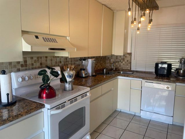 1592 Springside Drive, Weston, FL 33326