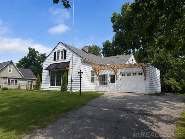 1380 W. Bemis Road, Saline, MI 48176