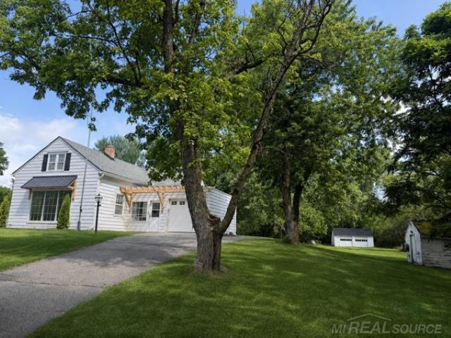 1380 W. Bemis Road, Saline, MI 48176