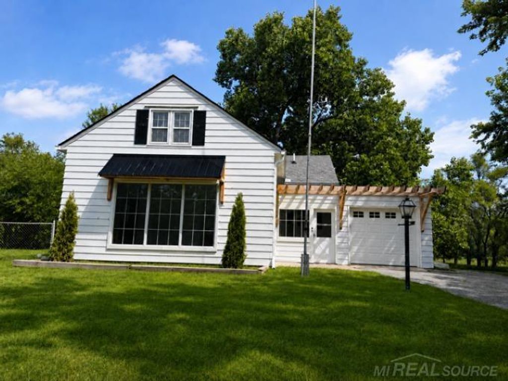 1380 W. Bemis Road, Saline, MI 48176