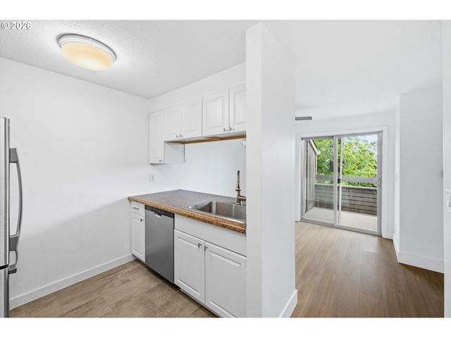 44 EAGLE CREST Dr 26, Lake Oswego, OR 97035
