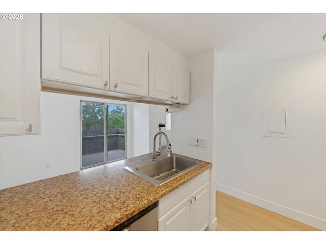 44 EAGLE CREST Dr 26, Lake Oswego, OR 97035