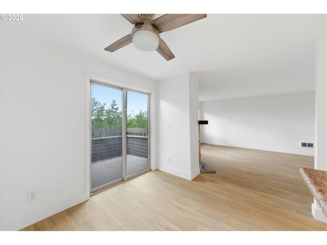 44 EAGLE CREST Dr 26, Lake Oswego, OR 97035