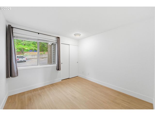 44 EAGLE CREST Dr 26, Lake Oswego, OR 97035