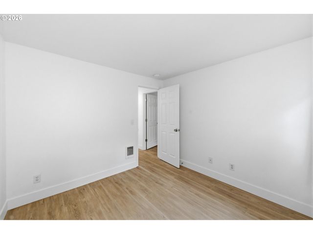 44 EAGLE CREST Dr 26, Lake Oswego, OR 97035