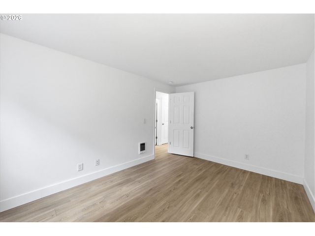 44 EAGLE CREST Dr 26, Lake Oswego, OR 97035