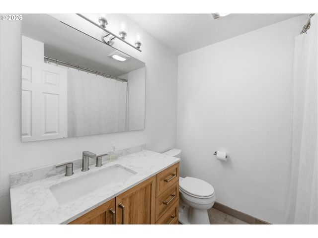 44 EAGLE CREST Dr 26, Lake Oswego, OR 97035