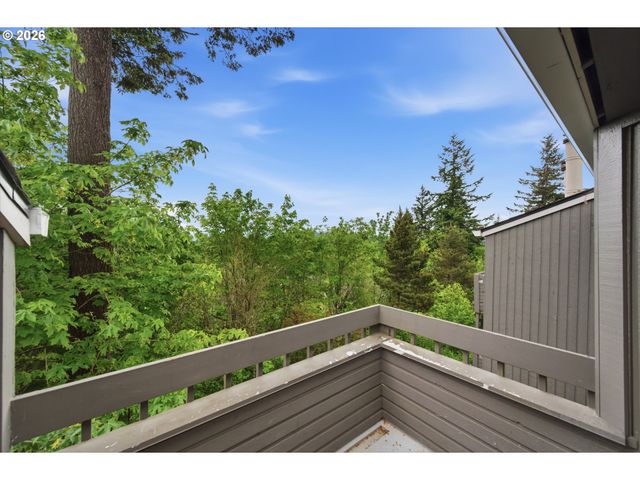 44 EAGLE CREST Dr 26, Lake Oswego, OR 97035