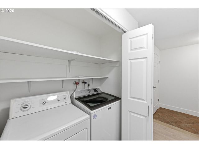 44 EAGLE CREST Dr 26, Lake Oswego, OR 97035