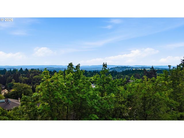 44 EAGLE CREST Dr 26, Lake Oswego, OR 97035