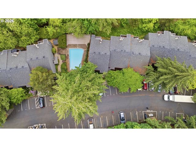 44 EAGLE CREST Dr 26, Lake Oswego, OR 97035