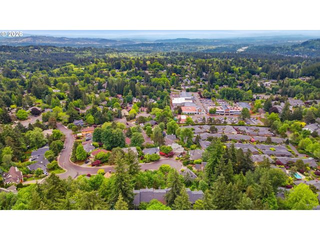 44 EAGLE CREST Dr 26, Lake Oswego, OR 97035