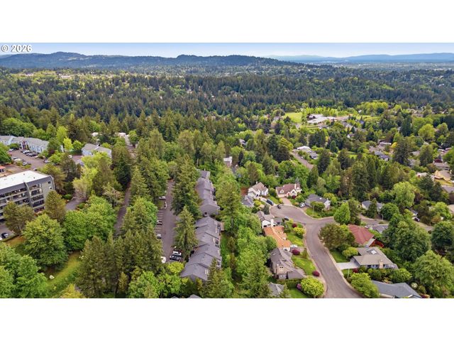 44 EAGLE CREST Dr 26, Lake Oswego, OR 97035