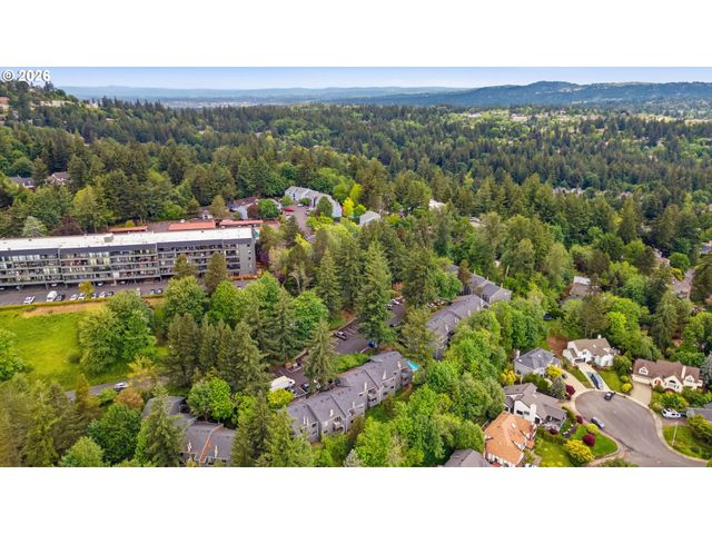 44 EAGLE CREST Dr 26, Lake Oswego, OR 97035