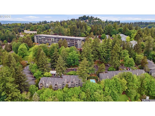 44 EAGLE CREST Dr 26, Lake Oswego, OR 97035