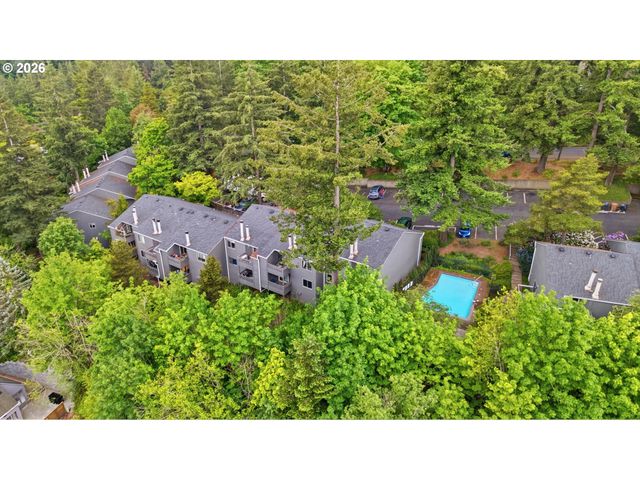 44 EAGLE CREST Dr 26, Lake Oswego, OR 97035