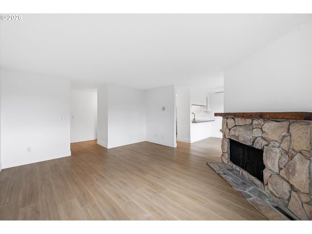 44 EAGLE CREST Dr 26, Lake Oswego, OR 97035