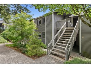 44 EAGLE CREST Dr 26, Lake Oswego, OR 97035