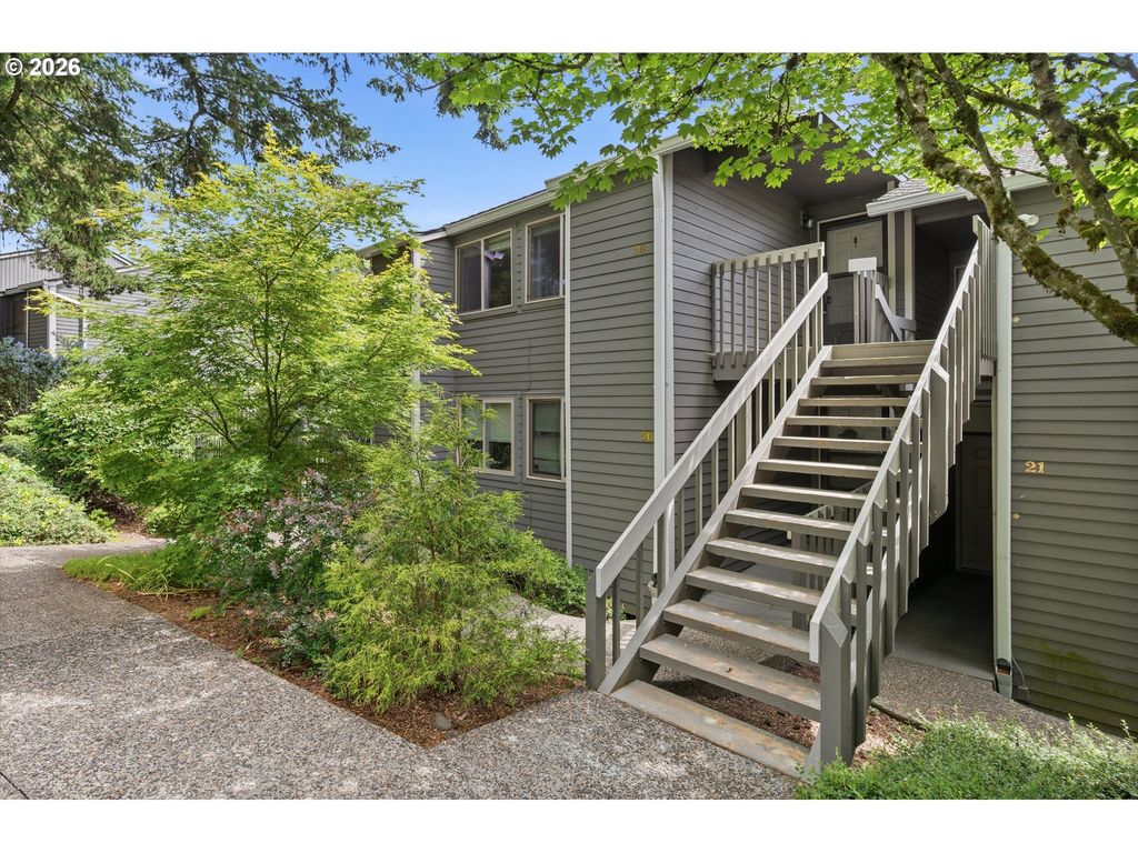 44 EAGLE CREST Dr 26, Lake Oswego, OR 97035