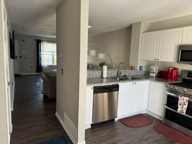 6485 Nottinghill Trail Drive, Canal Winchester, OH 43110