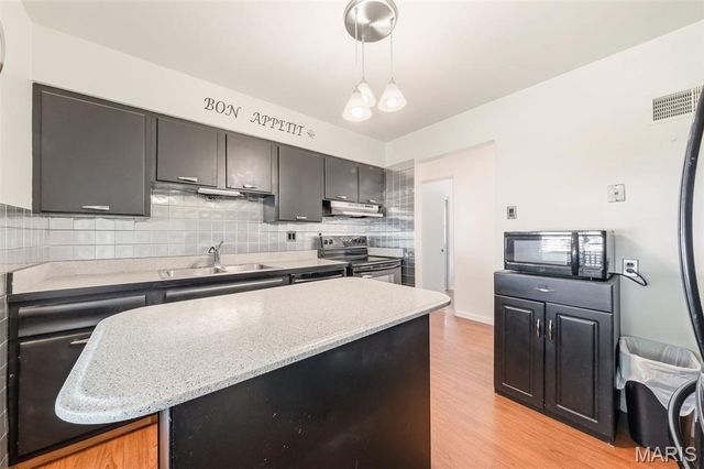 5267 Milburn Road, St Louis, MO 63129