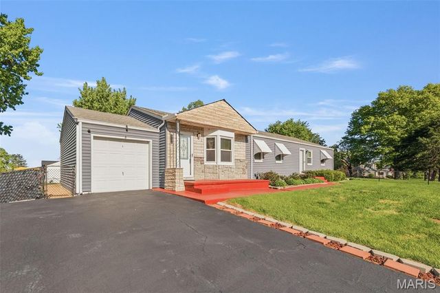 5267 Milburn Road, St Louis, MO 63129