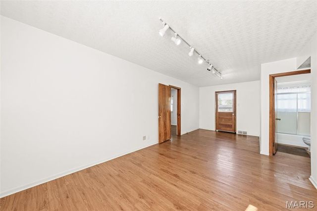 5267 Milburn Road, St Louis, MO 63129